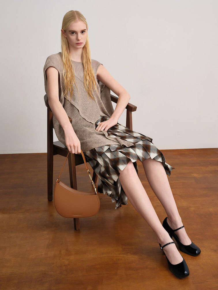 กระเป๋าสะพายไหล่ตกแต่งสายโซ่รุ่น Agatha, สีน้ำตาล, hi-res