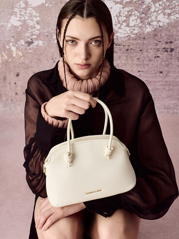 กระเป๋าโบว์ลิ่งหูจับแบบผูกปมรุ่น Sammie, สีครีม, hi-res