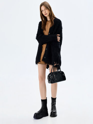 กระเป๋าโบว์ลิ่งพร้อมชาร์มรูปหัวใจรุ่น Nellie, สีดำอะไหล่สีเงิน, hi-res