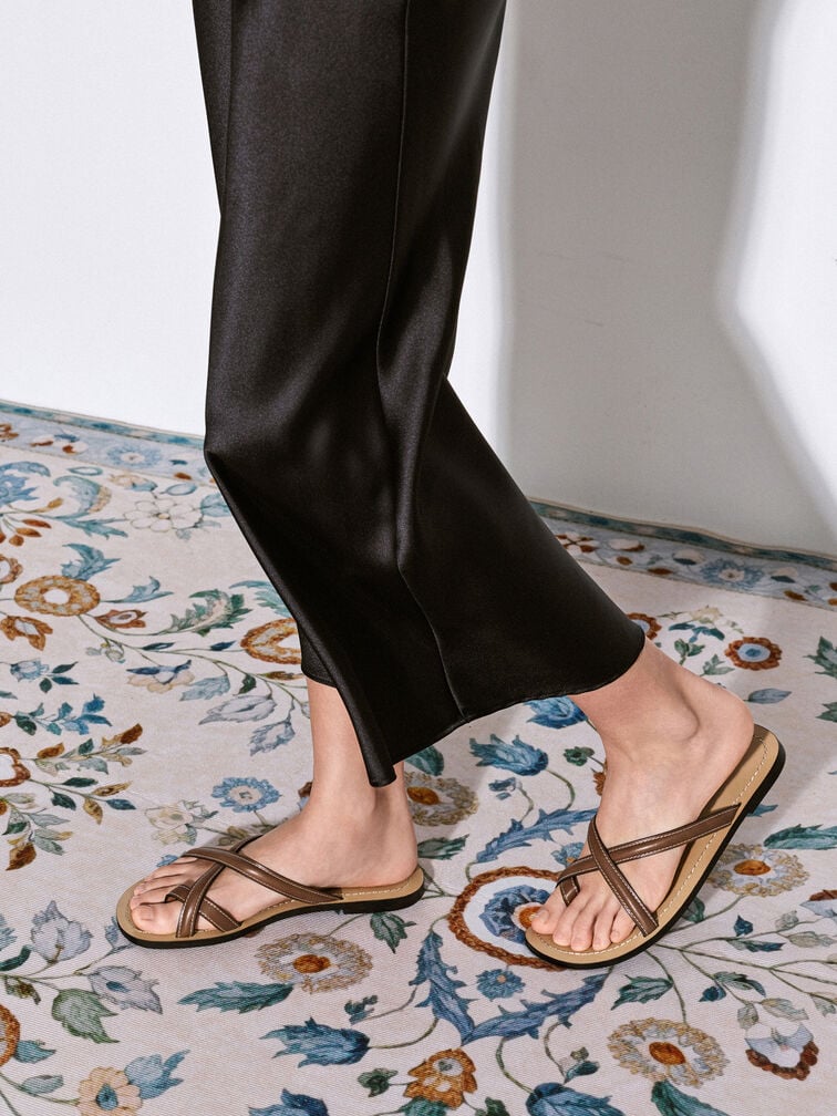 Crossover Toe-Ring Sandals, Cognac, hi-res