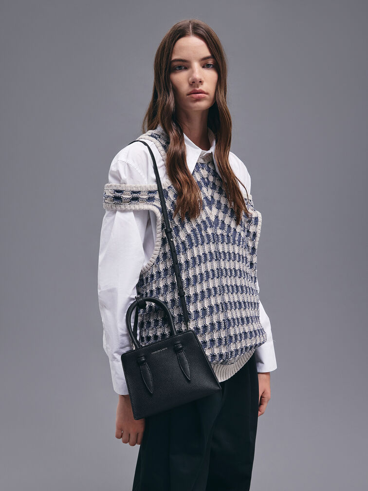 กระเป๋าโท้ททรงสี่เหลี่ยมคางหมูรุ่น Allyn, สีดำอะไหล่สีเงิน, hi-res