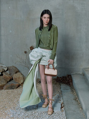 กระเป๋าสะพายข้างทรงยาวผ้าแคนวาสดีไซน์หูจับแบบผูกปมรุ่น Sammie, สีโทปแคนวาส, hi-res