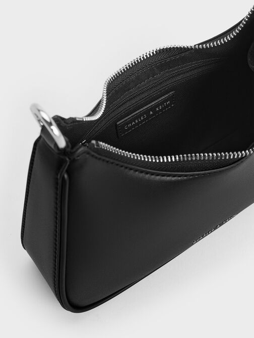 กระเป๋าสะพายข้างทรงสี่เหลี่ยมคางหมูสายโซ่รุ่น Lock & Key, สีดำอะไหล่สีเงิน, hi-res