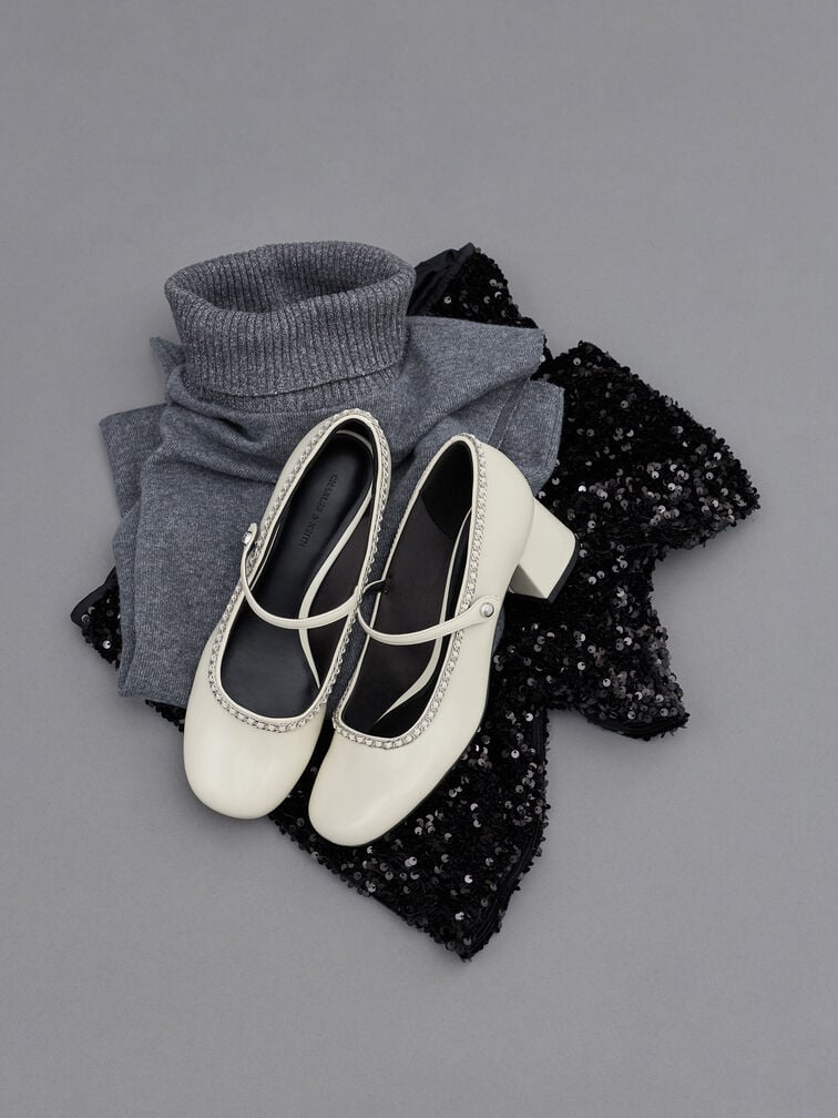 รองเท้าปิดส้นทรงแมรี่เจนส้นบล็อคตกแต่งสายโซ่แบบถัก, สีชอล์ค, hi-res