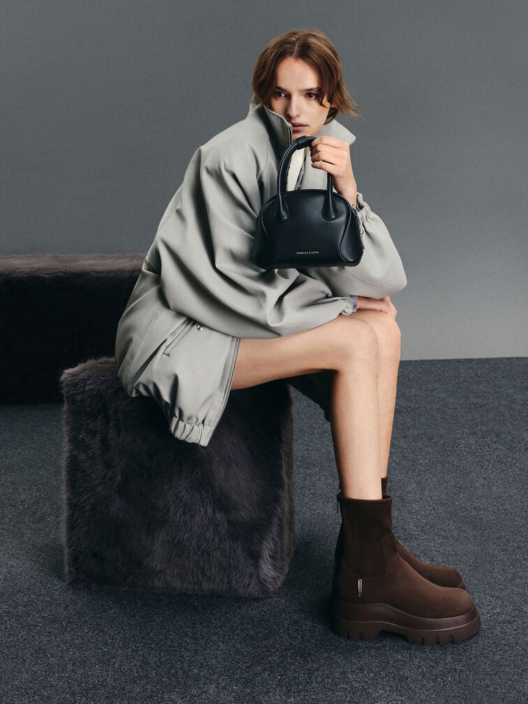 กระเป๋าทรงโบว์ลิ่งรุ่น Nelly, สีดำอะไหล่สีเงิน, hi-res