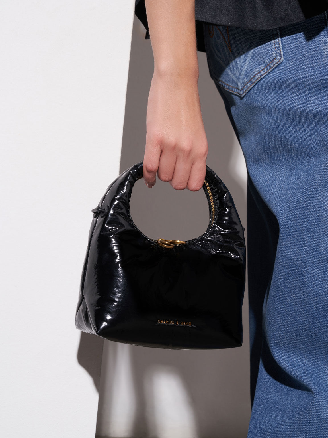 Arch Wrinkled-Effect Puffy Bag, Black, hi-res