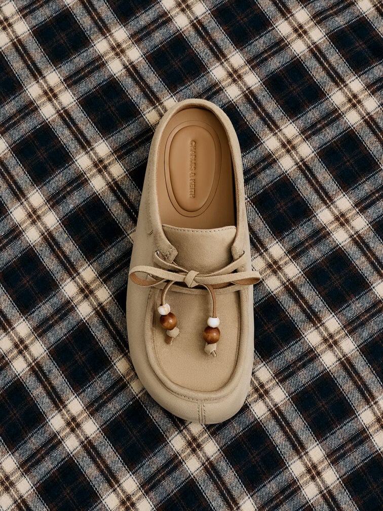 รองเท้าเปิดส้นวัสดุหนังกลับสังเคราะห์ดีเทลเชือกตกแต่งด้วยลูกปัดรุ่น Gale, สีเบจ, hi-res