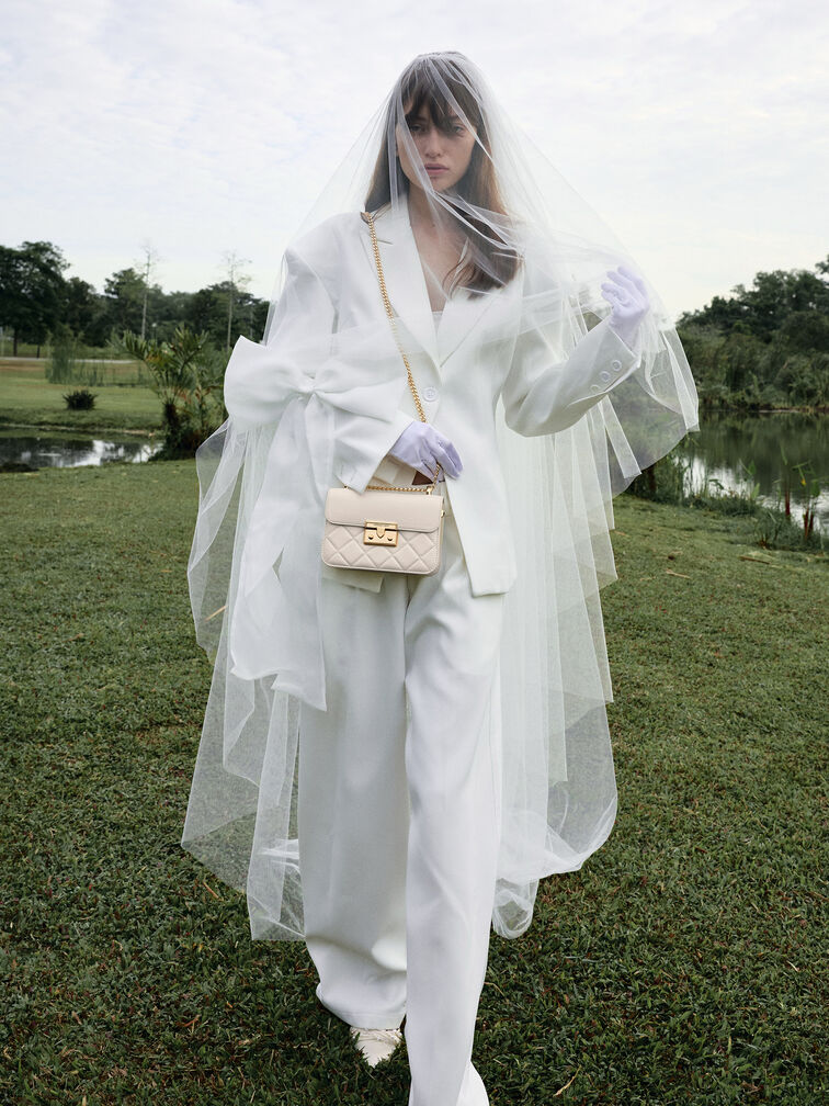 กระเป๋าถือสายโซ่ดีไซน์ลายควิลท์รุ่น Alva, สีครีม, hi-res