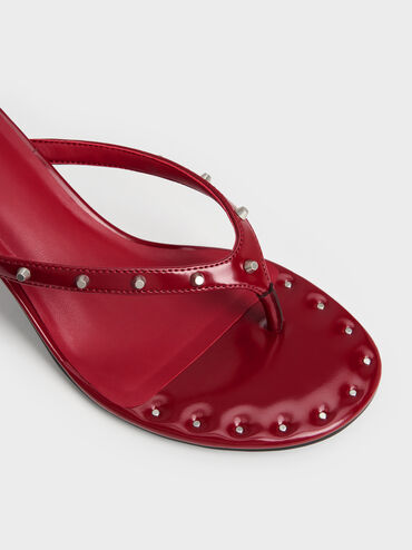 รองเท้าแตะหนีบส้นสูงประดับหมุดรุ่น Briella, สีแดง, hi-res