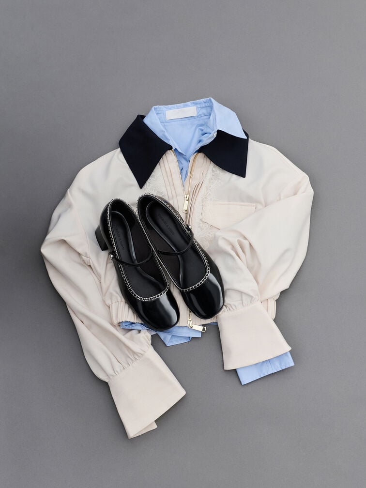 รองเท้าปิดส้นทรงแมรี่เจนส้นบล็อคตกแต่งสายโซ่แบบถัก, หนังเงาสีดำ, hi-res