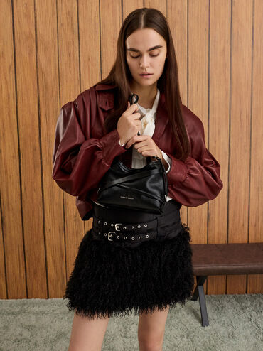 กระเป๋าสะพายข้างตกแต่งหัวเข็มขัดรุ่น Bryna, สีดำอะไหล่สีเงิน, hi-res