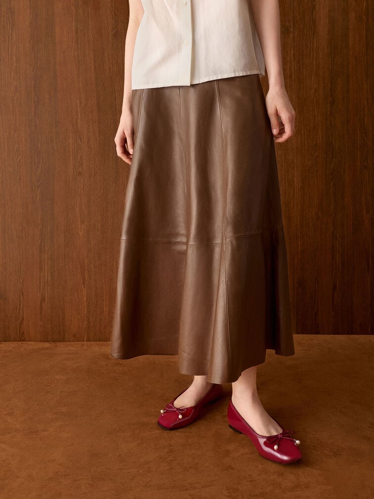 รองเท้าส้นเตี้ยวัสดุหนังแก้วทรงบัลเล่ต์ตกแต่งโบว์ประดับมุกรุ่น Barbara, สีแดง, hi-res