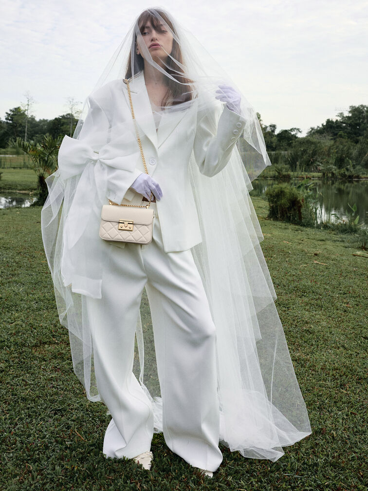 กระเป๋าถือสายโซ่ดีไซน์ลายควิลท์รุ่น Alva, สีครีม, hi-res