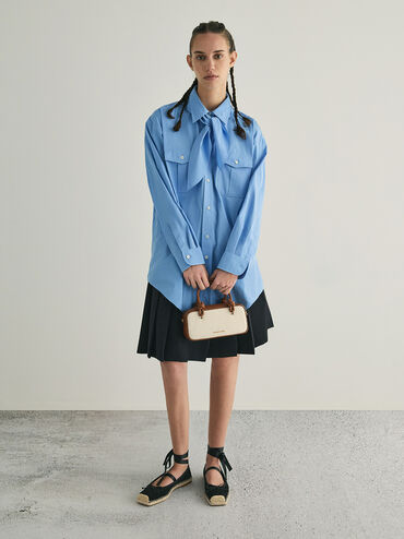 กระเป๋าสะพายข้างทรงยาวผ้าแคนวาสดีไซน์หูจับแบบผูกปมรุ่น Sammie, สีโทปแคนวาส, hi-res