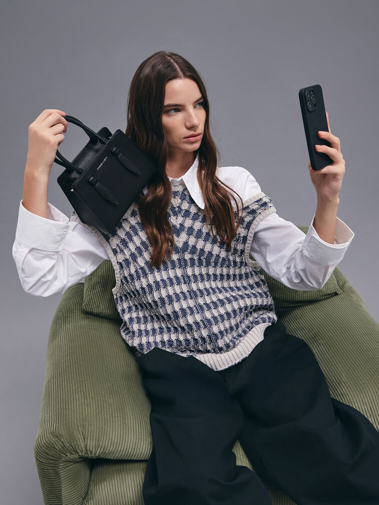 กระเป๋าโท้ททรงสี่เหลี่ยมคางหมูรุ่น Allyn, สีดำอะไหล่สีเงิน, hi-res