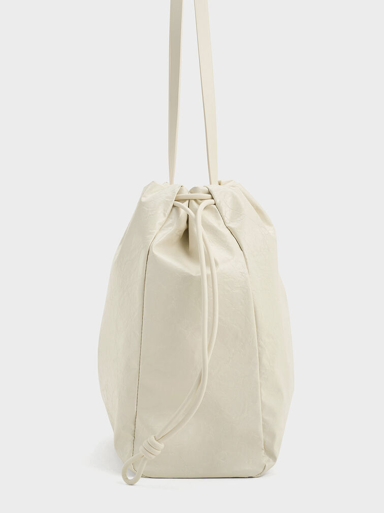 กระเป๋าโท้ทดีไซน์ลายย่นที่ปิดแบบเชือกรูดรุ่น Bethel, สีครีม, hi-res