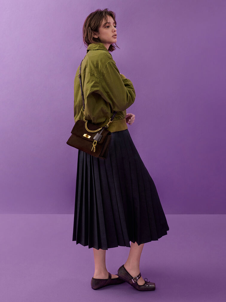 กระเป๋าสะพายข้างวัสดุหนังกลับรีไซเคิลพร้อมสายโซ่รุ่น Kerry, สีเอสเพรสโซบราวน์, hi-res