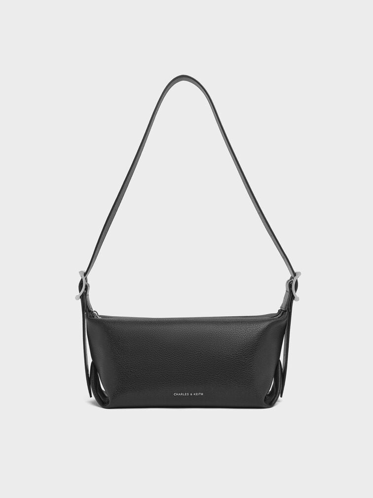 กระเป๋าสะพายไหล่ดีไซน์ย่นพร้อมสายคาดหัวเข็มขัดรุ่น Larsen, สีดำอะไหล่สีเงิน, hi-res