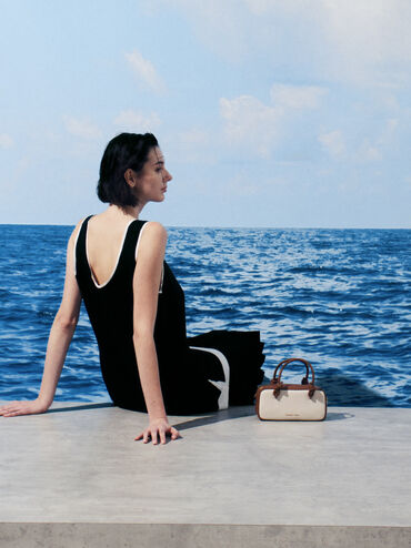 กระเป๋าสะพายข้างทรงยาวผ้าแคนวาสดีไซน์หูจับแบบผูกปมรุ่น Sammie, สีโทปแคนวาส, hi-res