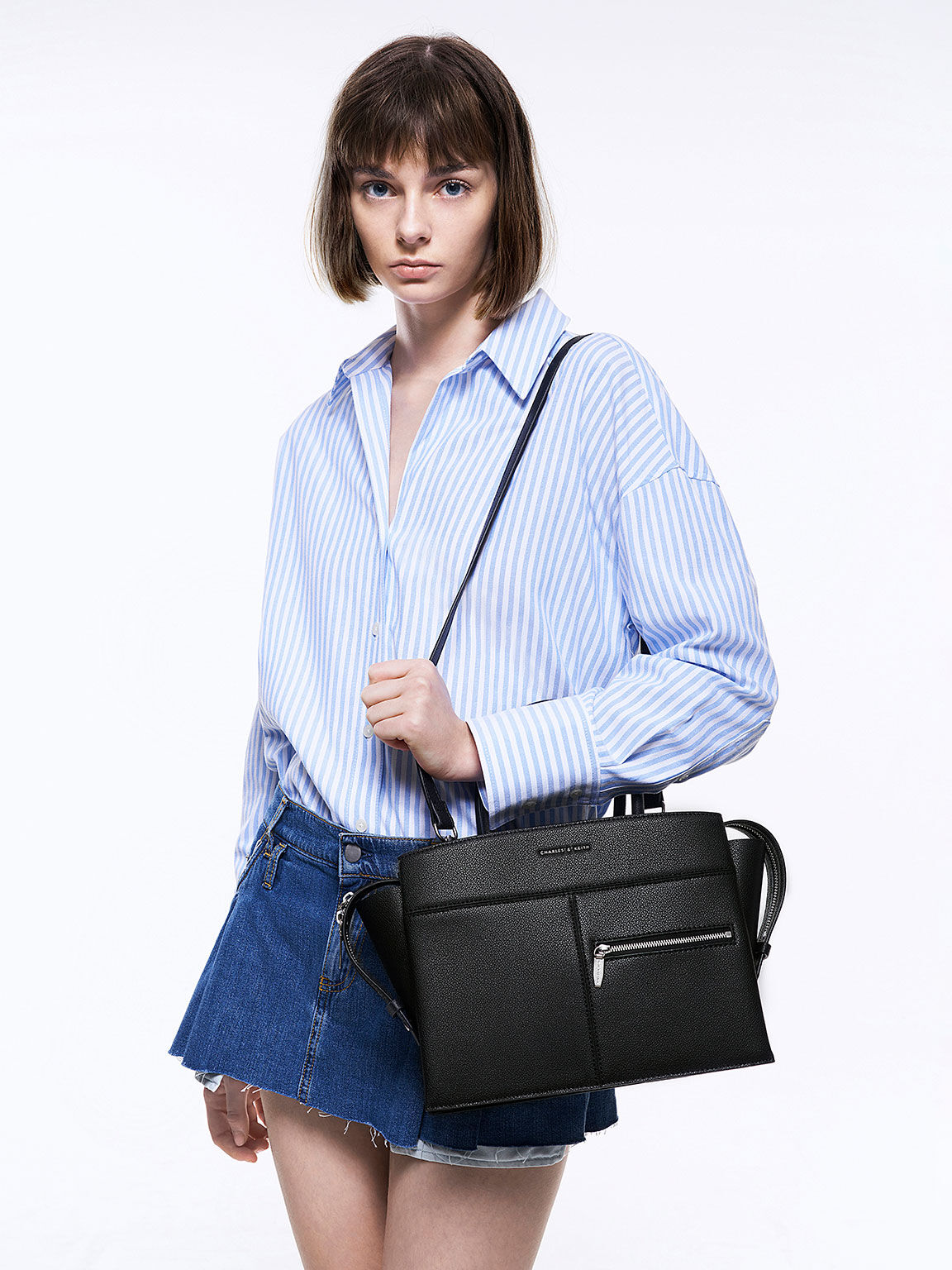 Trapeze top handle bag outlet