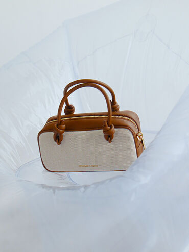 กระเป๋าสะพายข้างทรงยาวผ้าแคนวาสดีไซน์หูจับแบบผูกปมรุ่น Sammie, สีโทปแคนวาส, hi-res