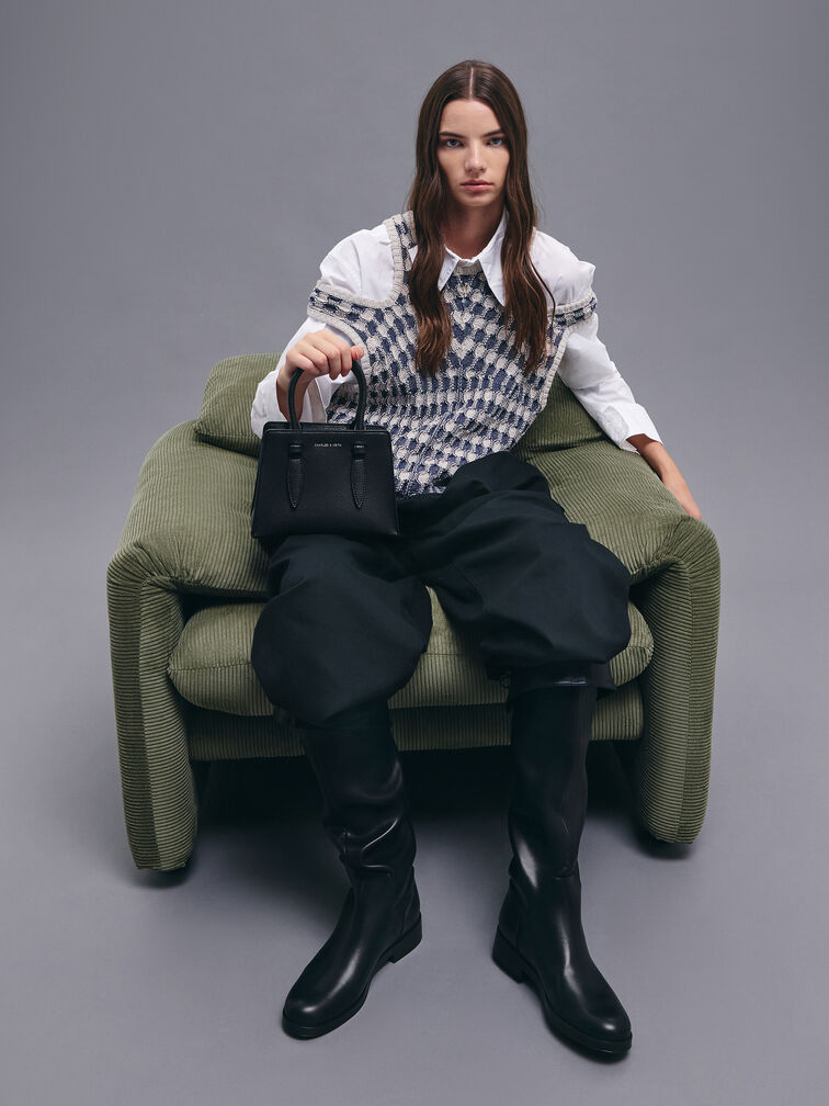 กระเป๋าโท้ททรงสี่เหลี่ยมคางหมูรุ่น Allyn, สีดำอะไหล่สีเงิน, hi-res