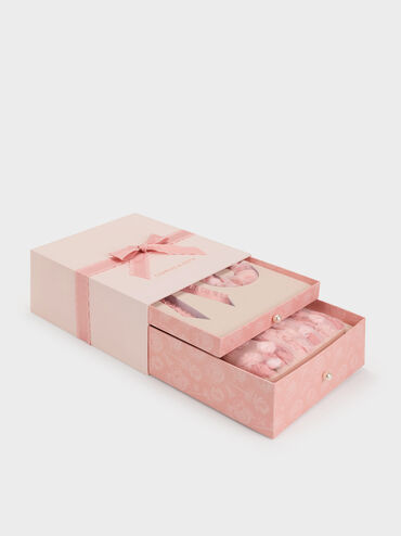 เซ็ตของขวัญ: กระเป๋าสะพายไหล่ดีเทลผ้าตาข่ายและดอกไม้พร้อมสายประดับมุก, สีชมพูอ่อน, hi-res