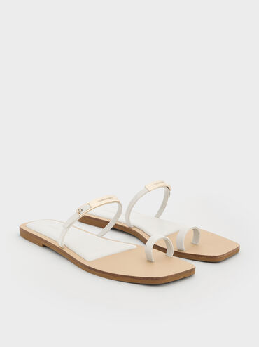 รองเท้าแตะดีไซน์ห่วงคล้องนิ้วเท้าประดับแผ่นเมทัลลิค, สีขาว, hi-res