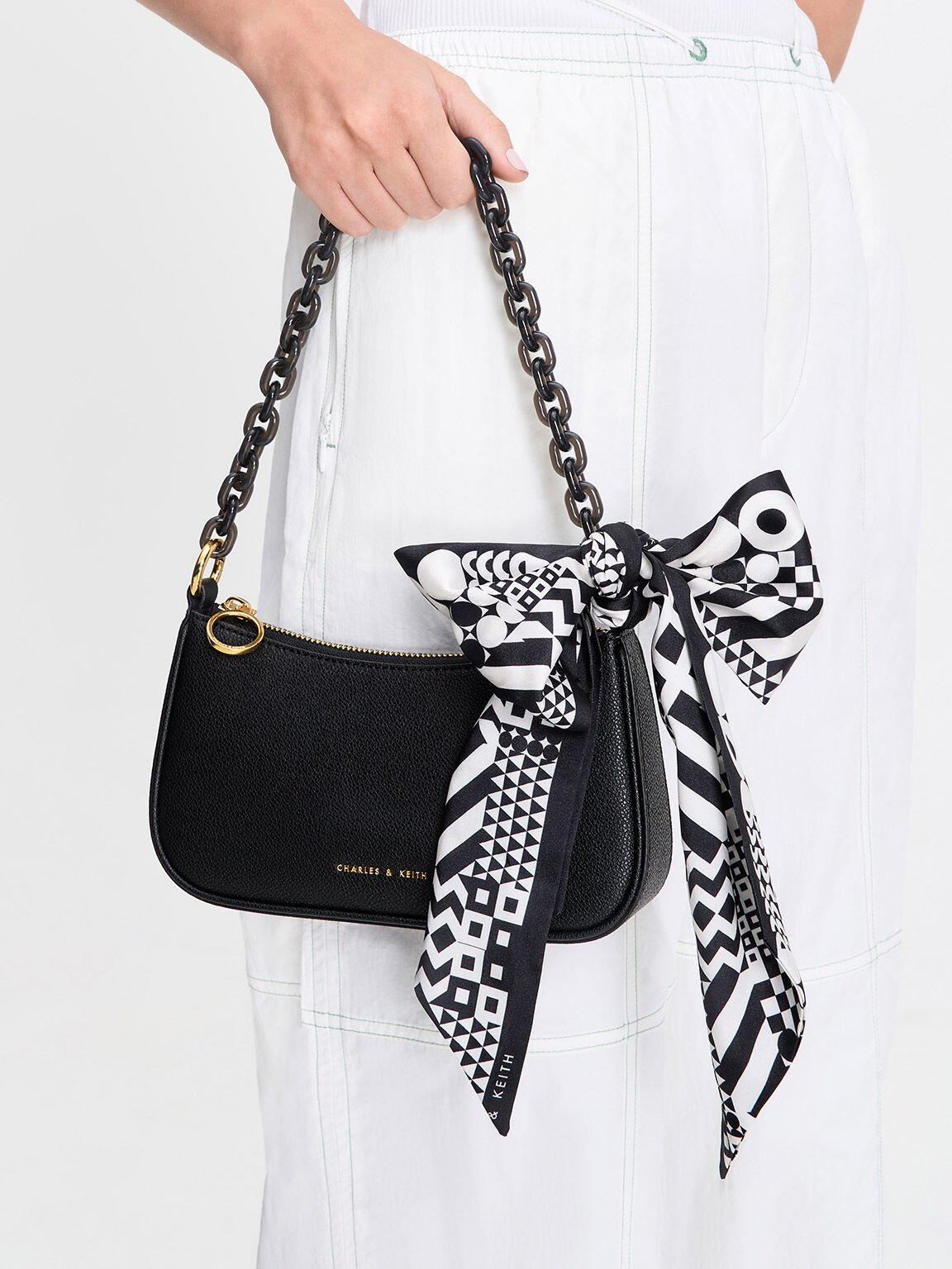 Chain link shoulder hotsell bag