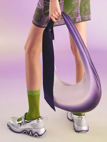 กระเป๋าโฮโบทรงพระจันทร์เสี้ยวดีเทลผูกปมไล่เฉดสีรุ่น Toni, สีม่วง, hi-res