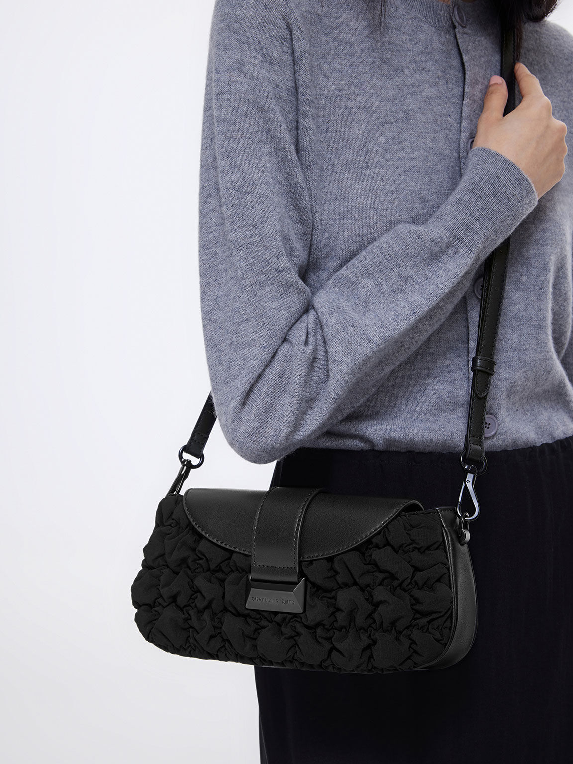 Chain handle ruched bag store