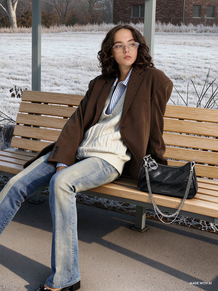 กระเป๋าสะพายข้างแบบสายโซ่ดีไซน์ลายย่นรุ่น Philomena, สีดำอะไหล่สีเงิน, hi-res