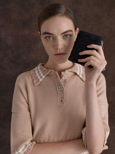 กระเป๋าสตางค์ใบสั้นซิปบนดีไซน์แบบสานรุ่น Ivette, สีดำอะไหล่สีเงิน, hi-res