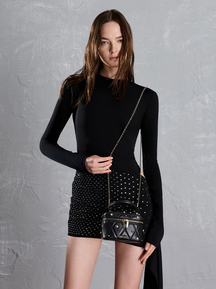 กระเป๋าทรงลูกบาศก์ลายควิลท์ประดับมุกพร้อมหูจับด้านบนรุ่น Arwen, สีดำ, hi-res