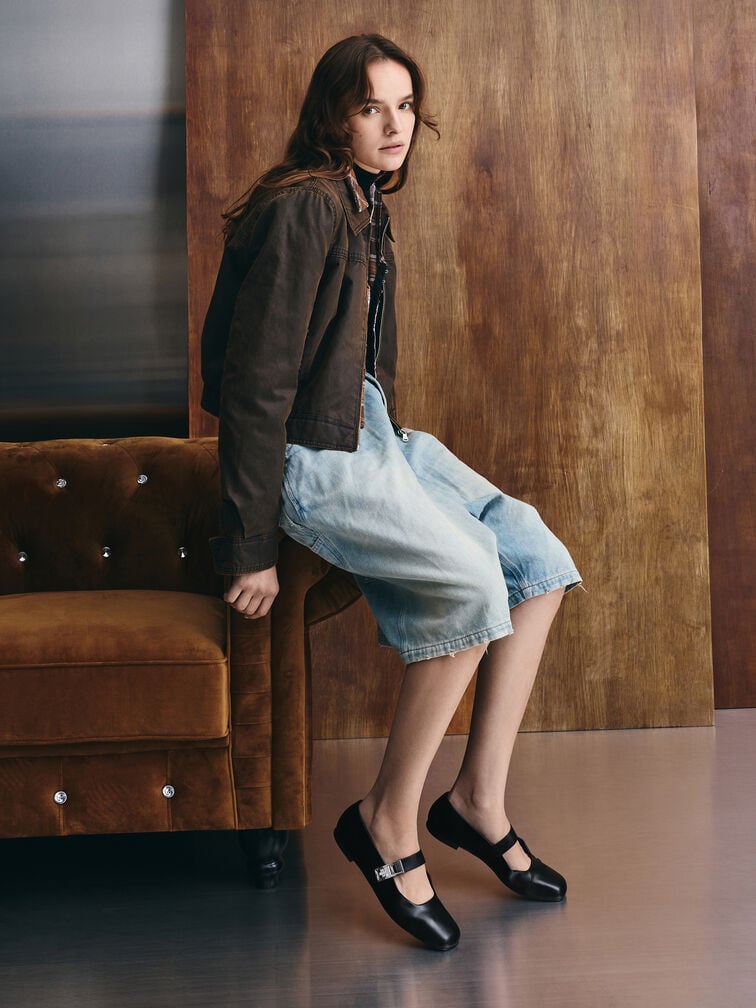 รองเท้าส้นเตี้ยทรงแมรี่เจนตกแต่งหัวเข็มขัดเมทัลลิครุ่น Lando, สีดำ, hi-res