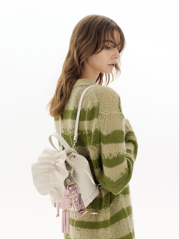 ชาร์มกระเป๋าดีไซน์แบบผูกเชือกตกแต่งหมุดโลหะ, สีออร่าพิงค์, hi-res