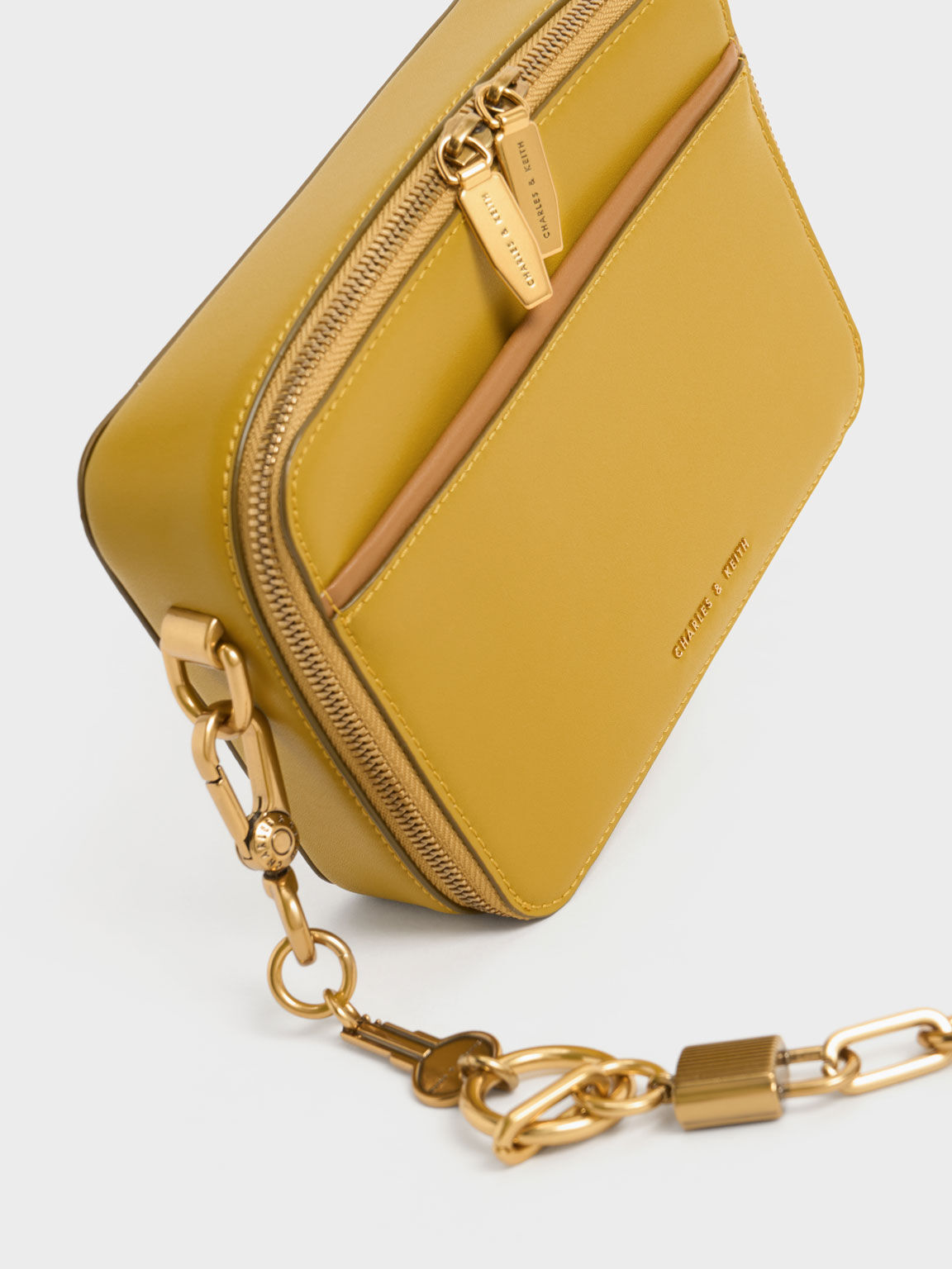 Charles and keith best sale chain detail handbag