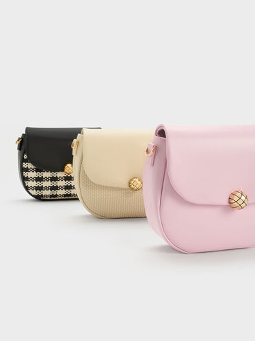Quilted Ball Curved Crossbody Bag, สีดำ, hi-res