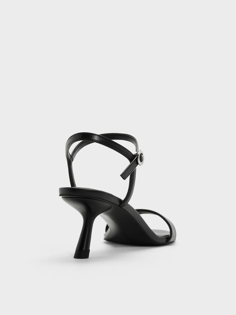 รองเท้าส้นสูงแบบเฉียงพร้อมสายรัดข้อเท้า, สีดำ, hi-res