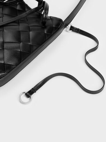 กระเป๋าเพาช์ดีเทลงานสานประดับพู่รุ่น Ivette, สีดำอะไหล่สีเงิน, hi-res