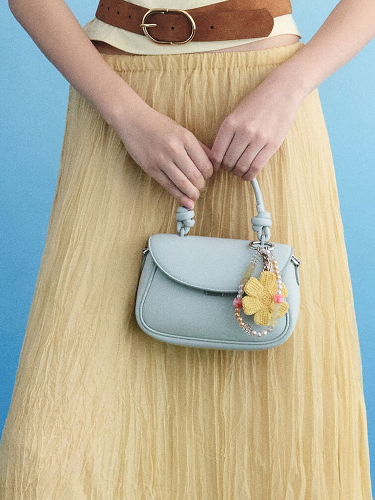 กระเป๋าสะพายข้างดีไซน์ที่ปิดด้านหน้าพร้อมหูจับแบบผูกปมรุ่น Sammie, สีซีซอลต์บลู, hi-res