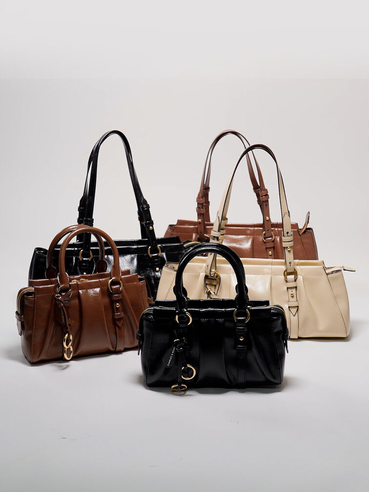 กระเป๋าสะพายไหล่ทรงยาวจับจีบย่นรุ่น Britton, สีดำ, hi-res