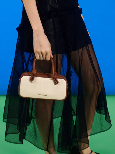 กระเป๋าสะพายข้างทรงยาวผ้าแคนวาสดีไซน์หูจับแบบผูกปมรุ่น Sammie, สีโทปแคนวาส, hi-res