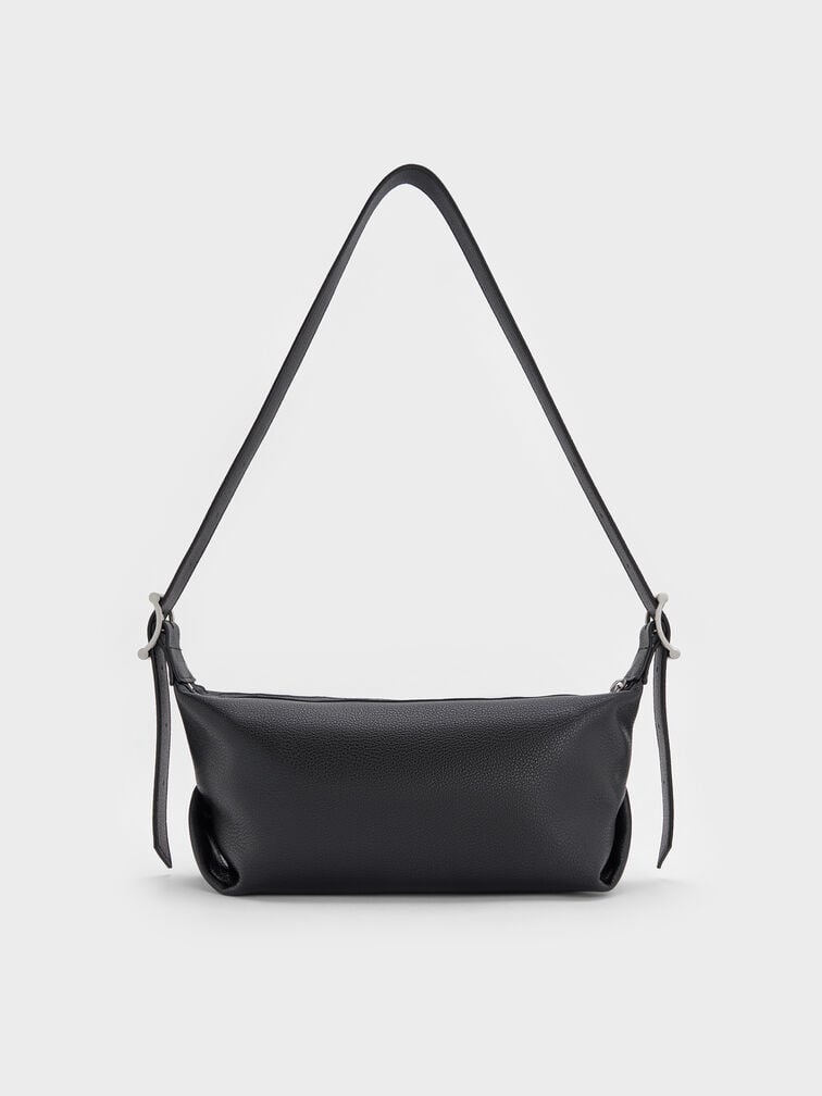 กระเป๋าสะพายไหล่ดีไซน์ย่นพร้อมสายคาดหัวเข็มขัดรุ่น Larsen, สีดำอะไหล่สีเงิน, hi-res