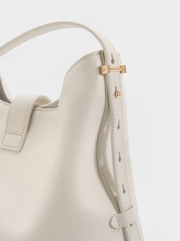 กระเป๋าโฮโบหนังแท้ตกแต่งเข็มขัดรุ่น Gabine, สีเอ้กเชลล์ครีม, hi-res