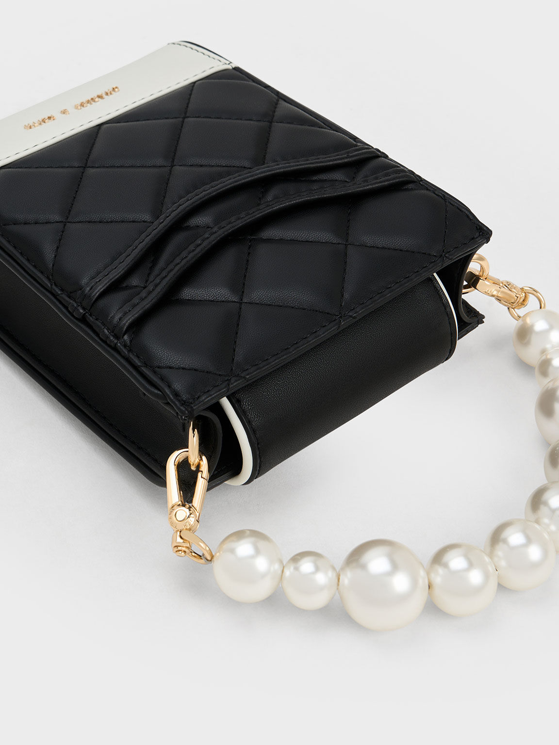 Quilted pouch bag deals