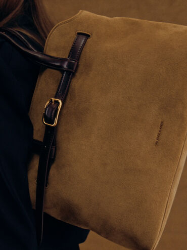 กระเป๋าโท้ททรงสี่เหลี่ยมคางหมู วัสดุหนังกลับรีไซเคิล ตกแต่งเข็มขัด รุ่น Victoria, สีซาฮาราแซนด์, hi-res