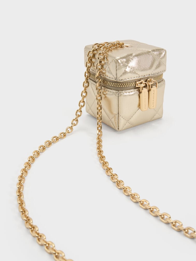 กระเป๋าเพาช์ขนาดไมโครดีไซน์ลายควิลท์เมทัลลิคพร้อมสายโซ่รุ่น Janie, สีแชมเปญ กระเป๋าเพาช์ขนาดไมโครดีไซน์ลายควิลท์เมทัลลิคพร้อมสายโซ่รุ่น Janie, สีแชมเปญ, hi-res