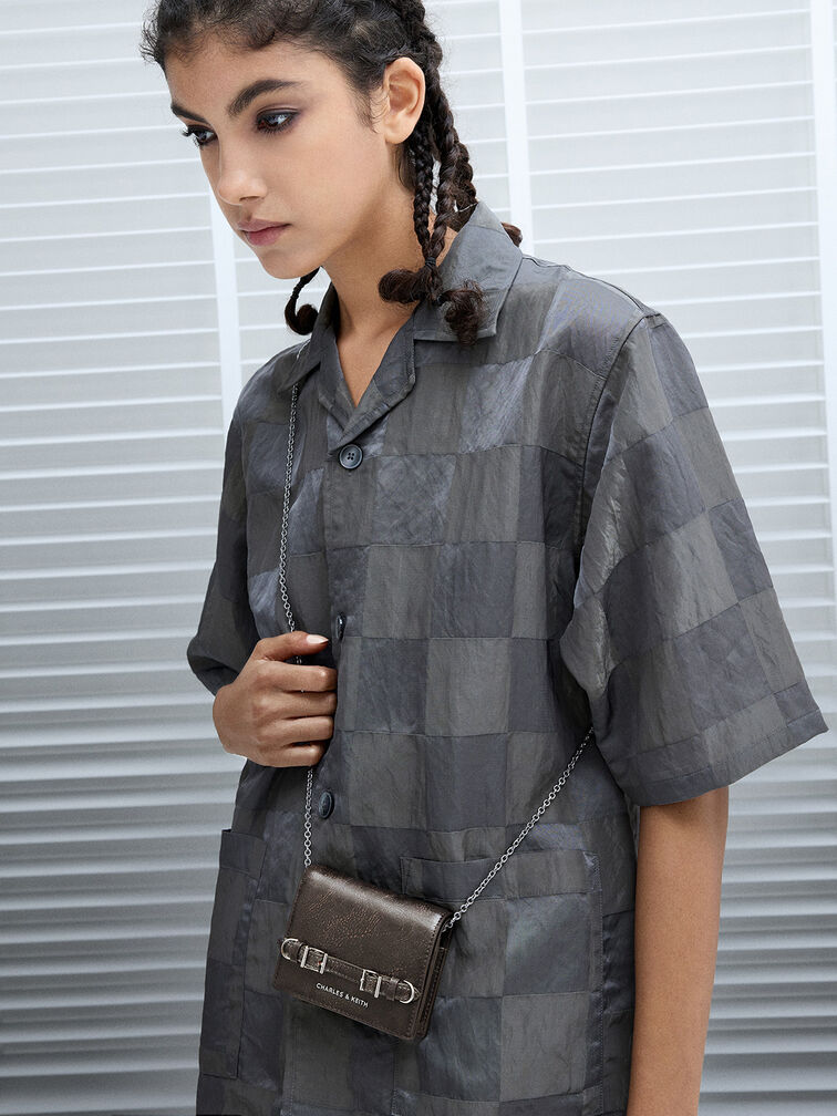 กระเป๋าสตางค์ใบสั้นพร้อมหูจับแบบโซ่รุ่น Sloane, สีดาร์คบราวน์, hi-res