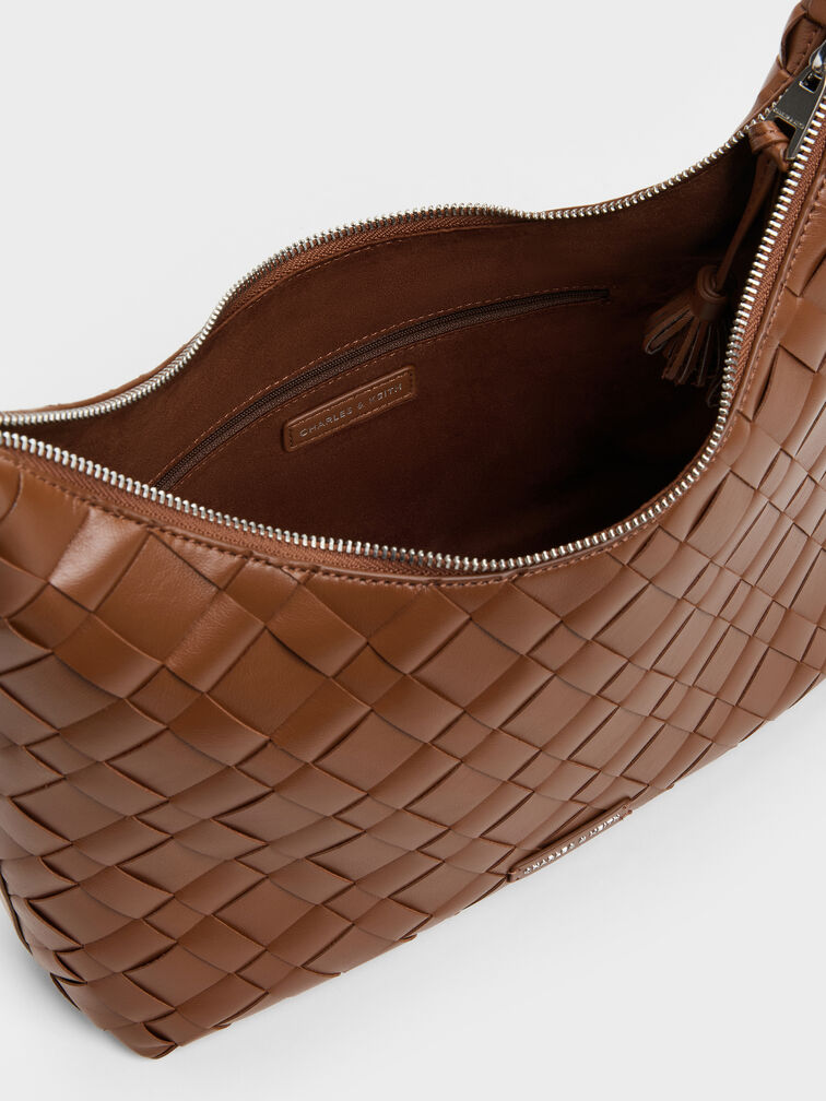 กระเป๋าโฮโบดีเทลงานสานประดับพู่รุ่น Ivette, สีช็อคโกแลต, hi-res